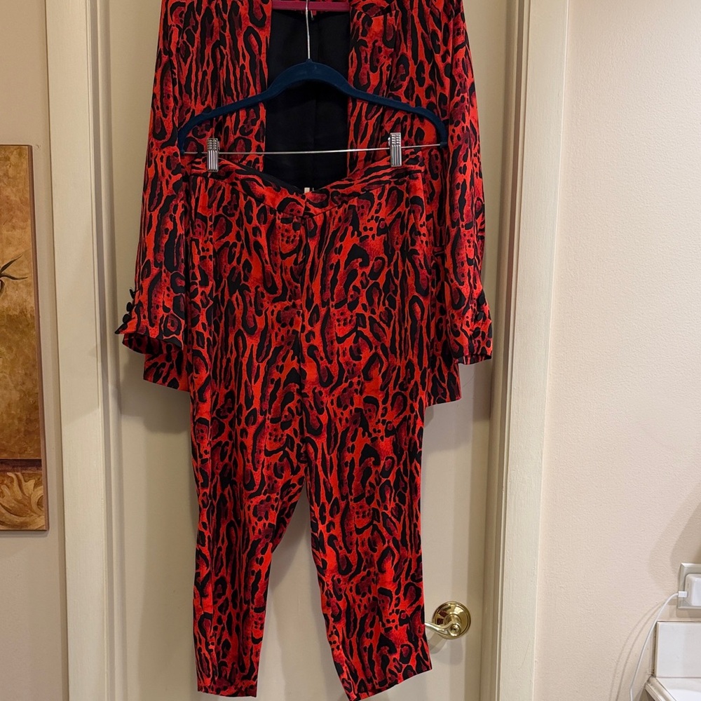 Topshop Red & Black Printed Ankle-Length Pants